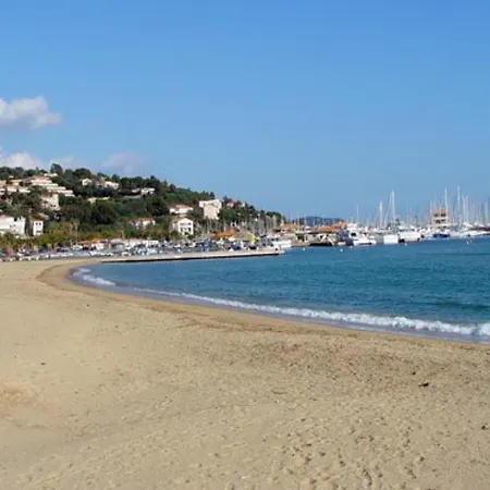 T2 Climatise Avec Piscine, Terrasse Et Parking A 600m De La - - Fr-1-251-399 *