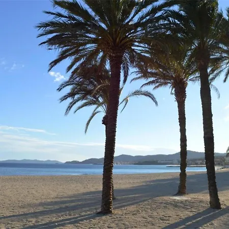 T2 Climatise Avec Piscine, Terrasse Et Parking A 600m De La - - Fr-1-251-399 *