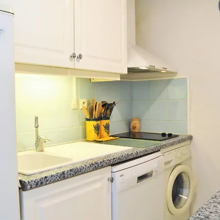 Apartment T2 Climatise Avec Piscine, Terrasse Et Parking A 600m De La - - Fr-1-251-399 *