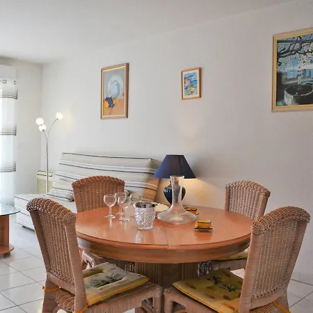 T2 Climatise Avec Piscine, Terrasse Et Parking A 600m De La - - Fr-1-251-399 *