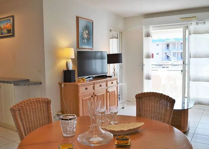 T2 Climatise Avec Piscine, Terrasse Et Parking A 600m De La - - Fr-1-251-399 Lägenhet *