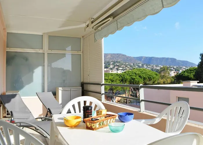 Lägenhet T2 Climatise Avec Piscine, Terrasse Et Parking A 600m De La - - Fr-1-251-399 Le Lavandou