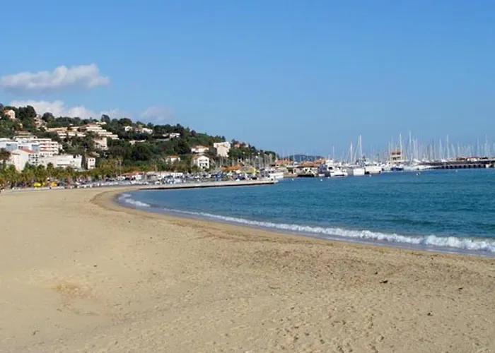 T2 Climatise Avec Piscine, Terrasse Et Parking A 600m De La - - Fr-1-251-399 *