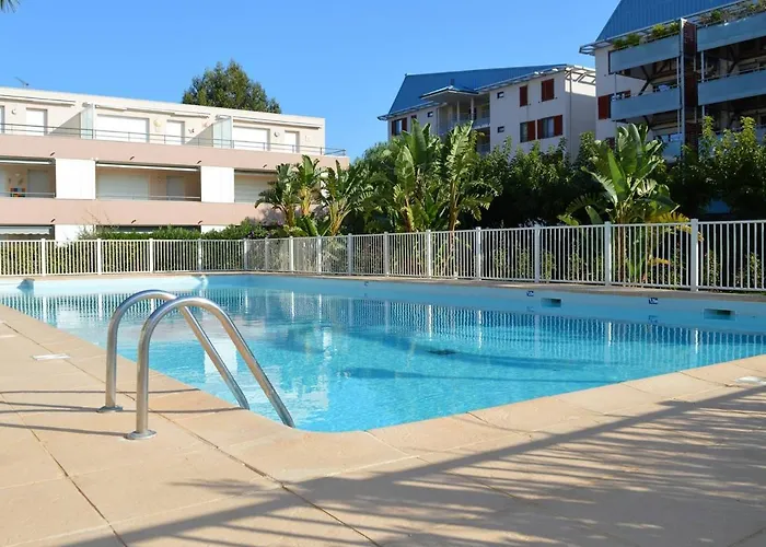Lägenhet T2 Climatise Avec Piscine, Terrasse Et Parking A 600m De La - - Fr-1-251-399